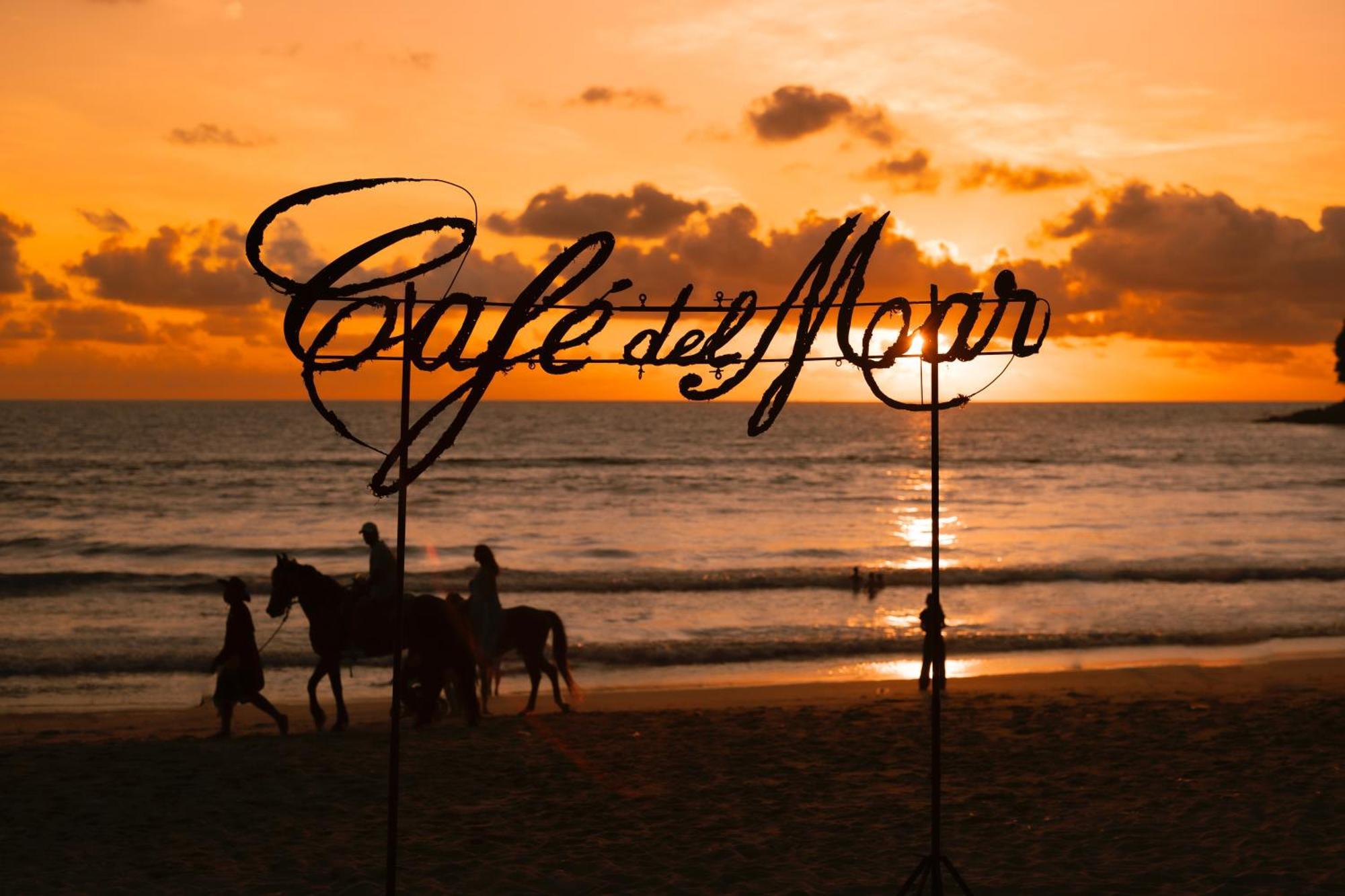 Cafe Del Mar Phuket - Suite & Penthouse Kamala Beach Buitenkant foto