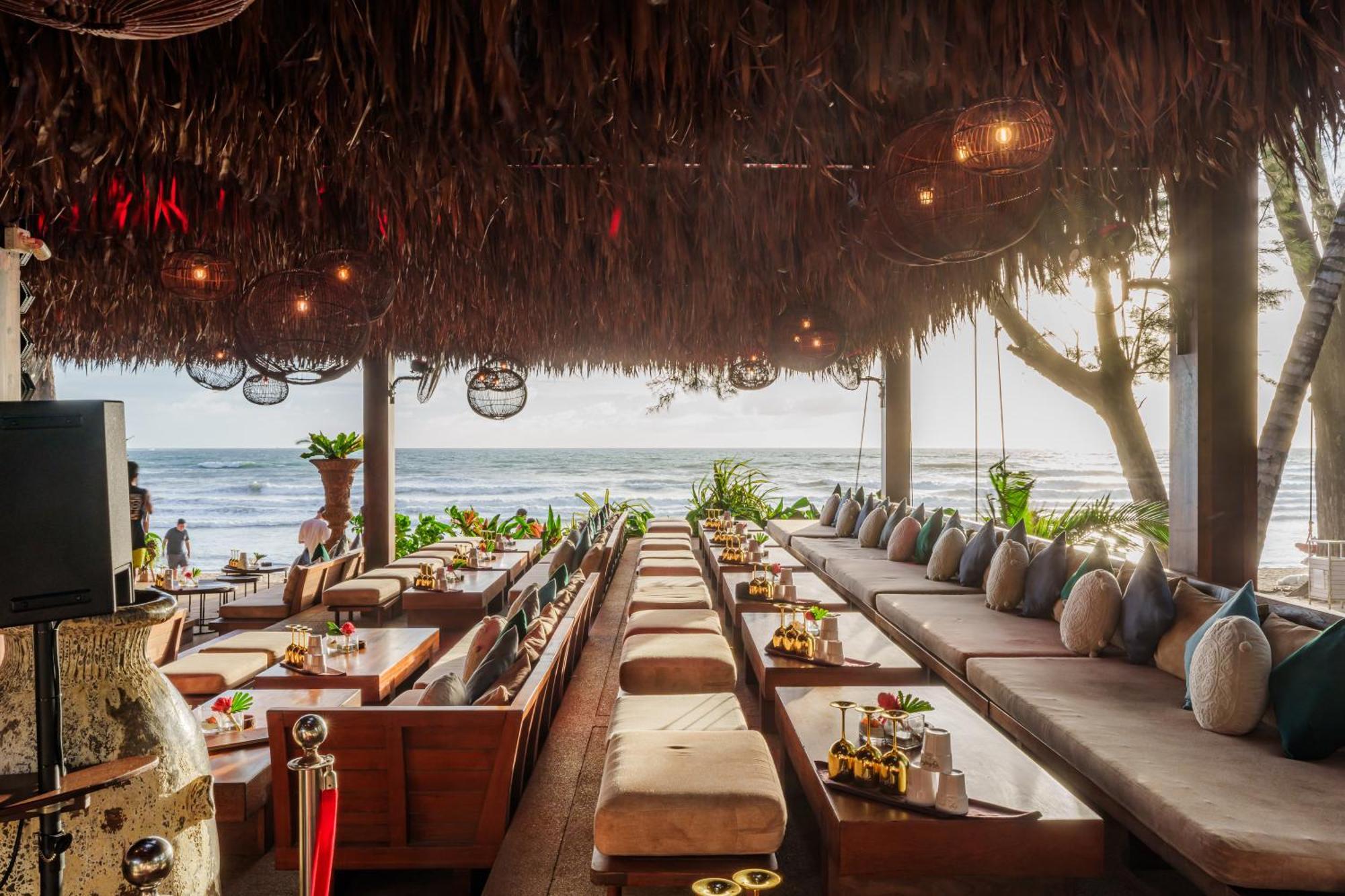 Cafe Del Mar Phuket - Suite & Penthouse Kamala Beach Buitenkant foto